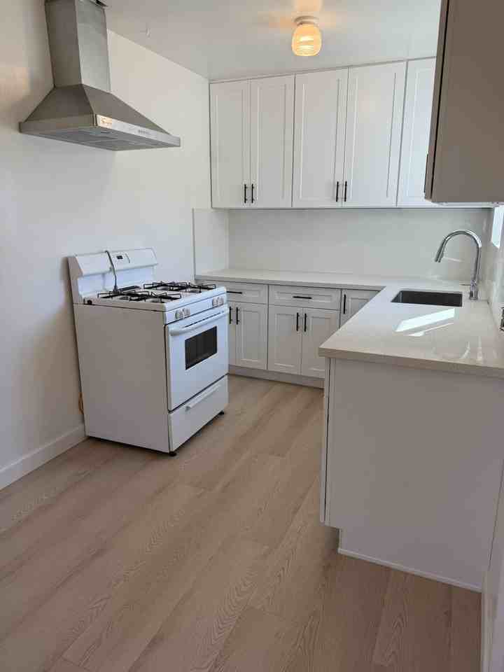 7616 Day St - Photo 3 of 10
