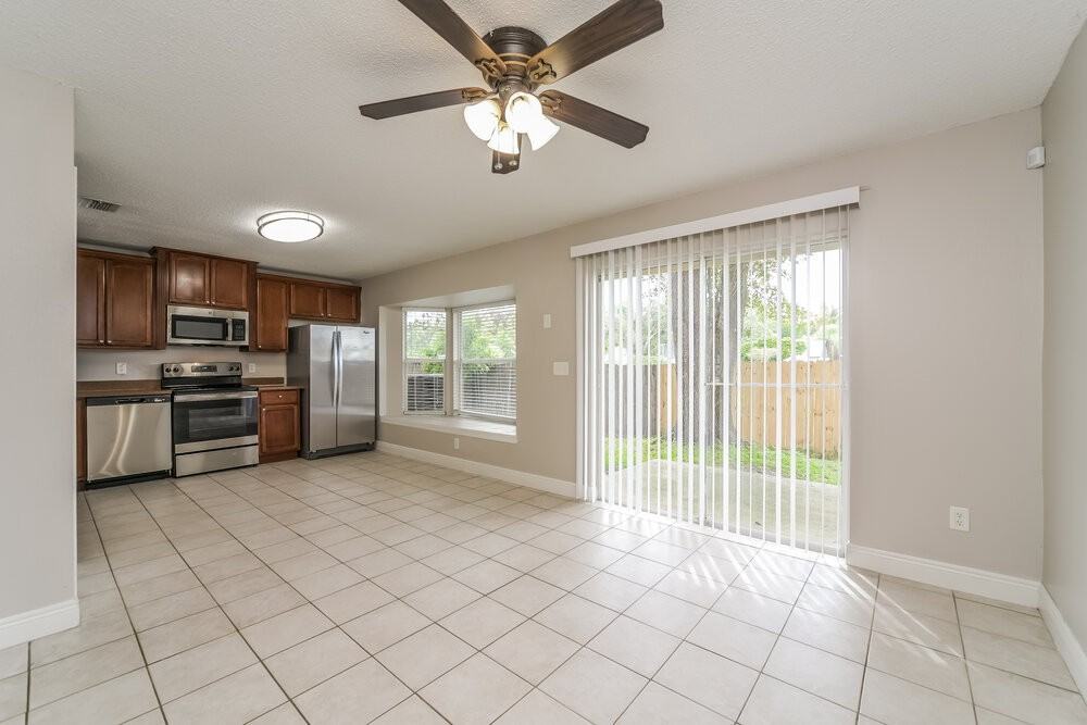 1060 Martin Blvd - Photo 7 of 17