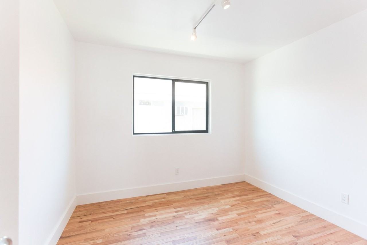 252 S AVE 18 - Photo 7 of 50