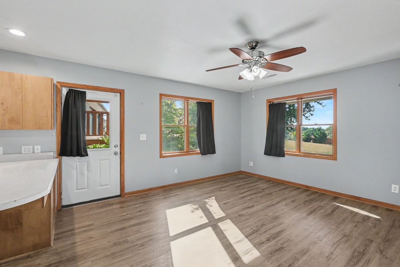 1017 S Clark St - Photo 3 of 11