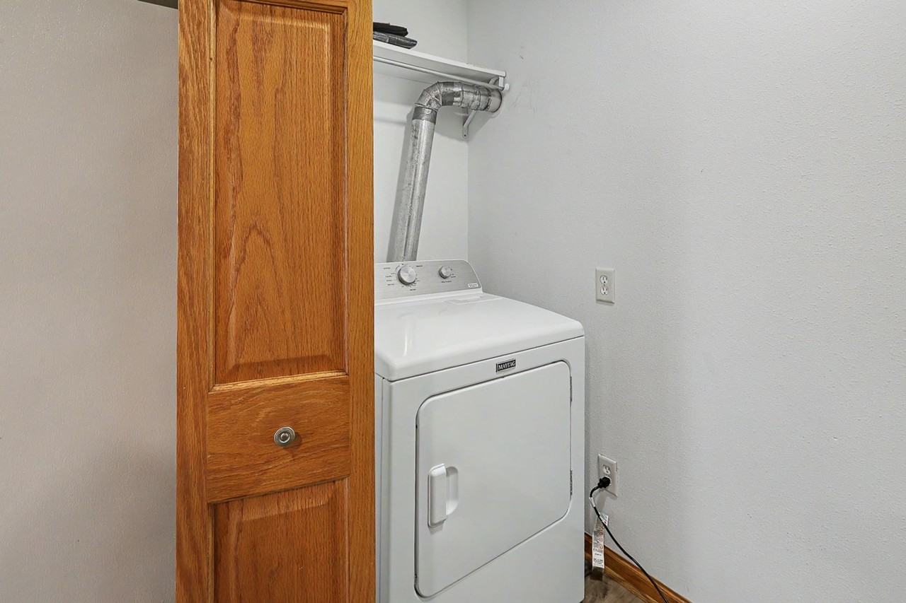 1017 S Clark St - Photo 5 of 11