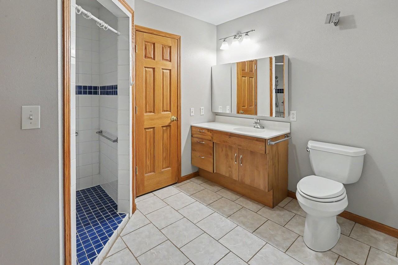 1017 S Clark St - Photo 7 of 11