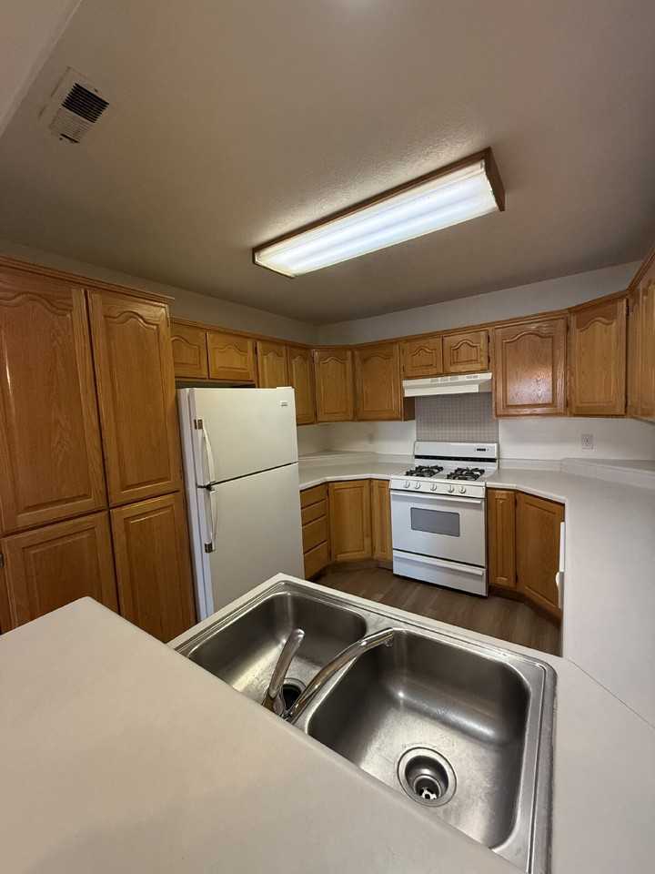 2605 E 700 N #4 - Photo 7 of 20