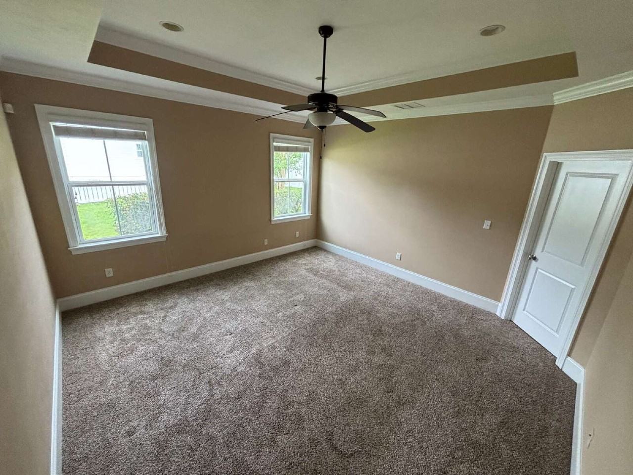 3170 Duxbury Ln - Photo 4 of 27