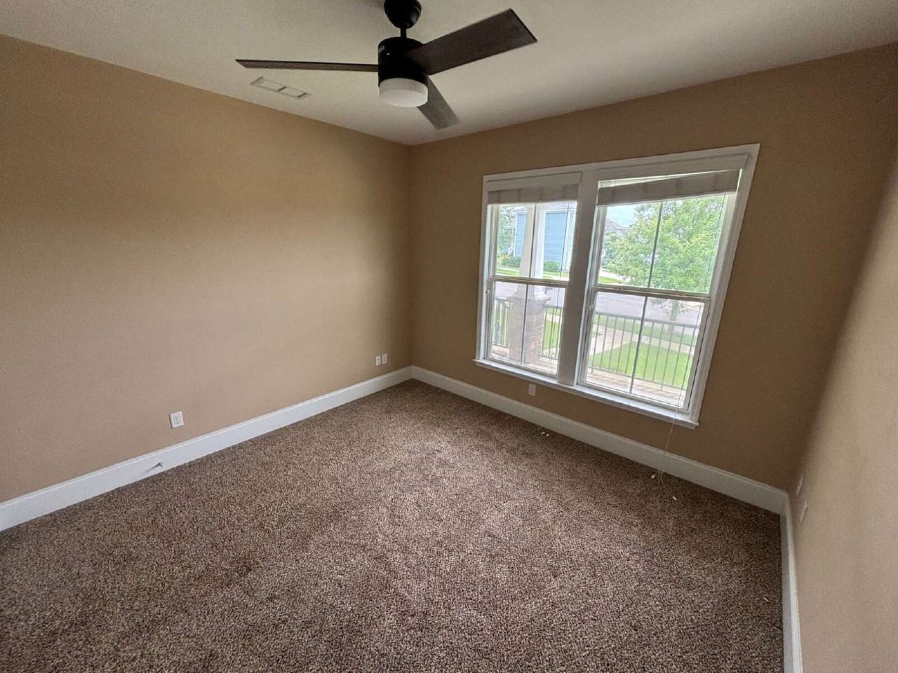 3170 Duxbury Ln - Photo 5 of 27