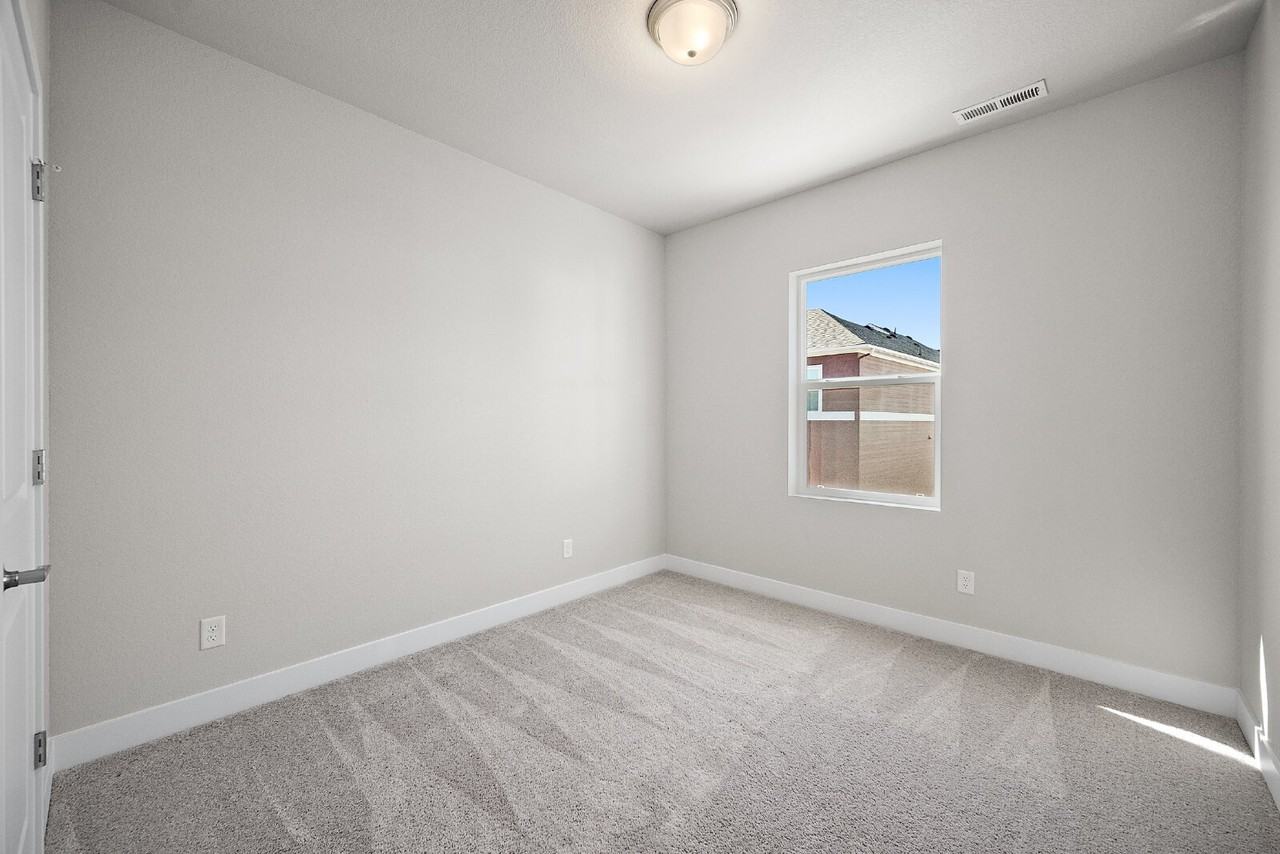 108 N Olympian Dr - Photo 5 of 50