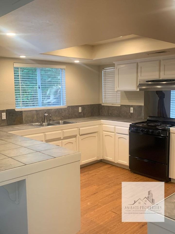 1703 E Eclipse Ave - Photo 2 of 27