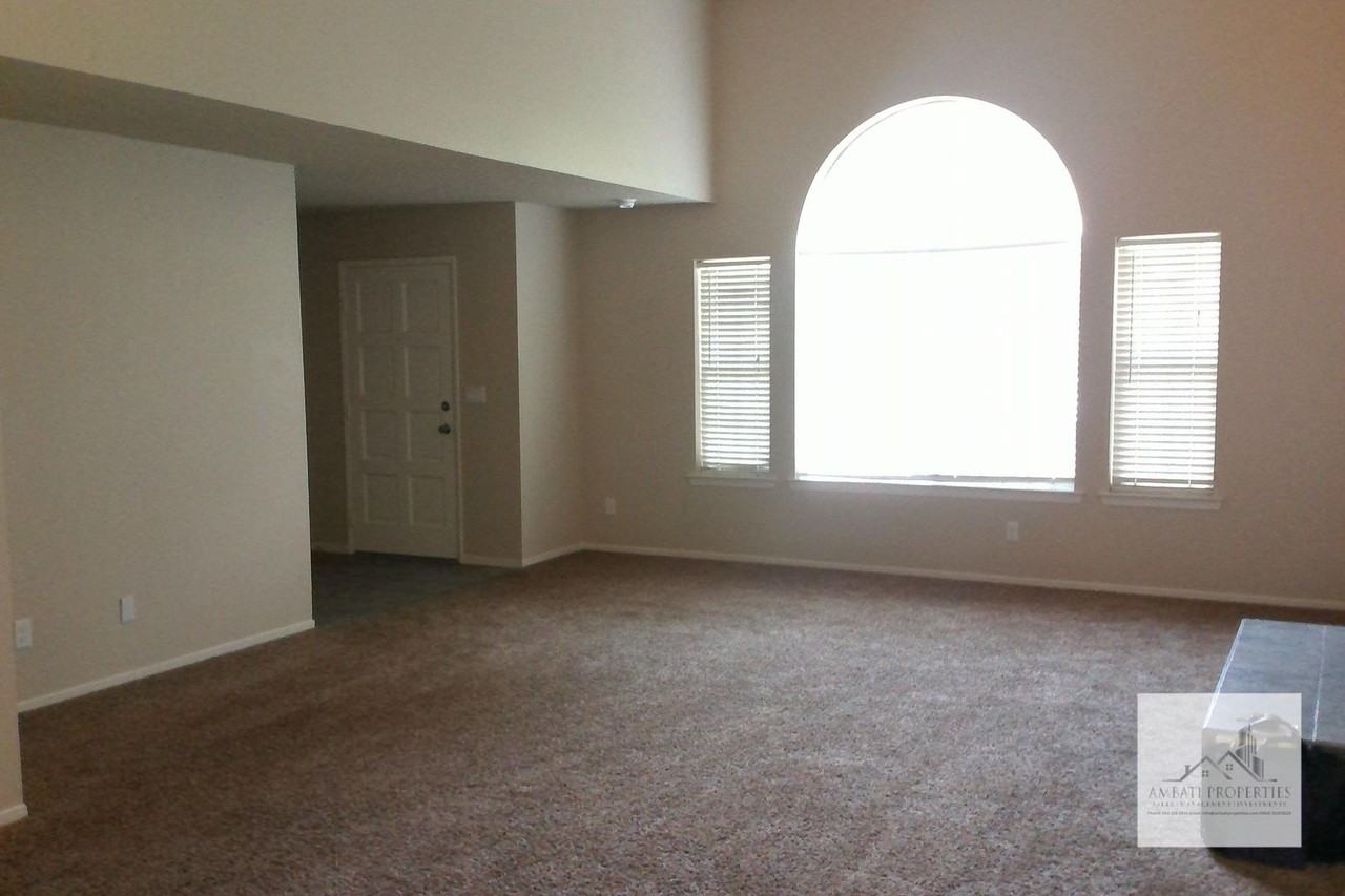 1703 E Eclipse Ave - Photo 3 of 27
