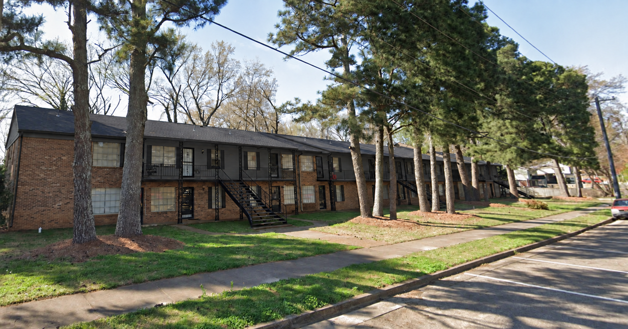 Spacious 2 Bedroom Apartments in Raleigh – Raleigh Pines - Photo 2 of 3