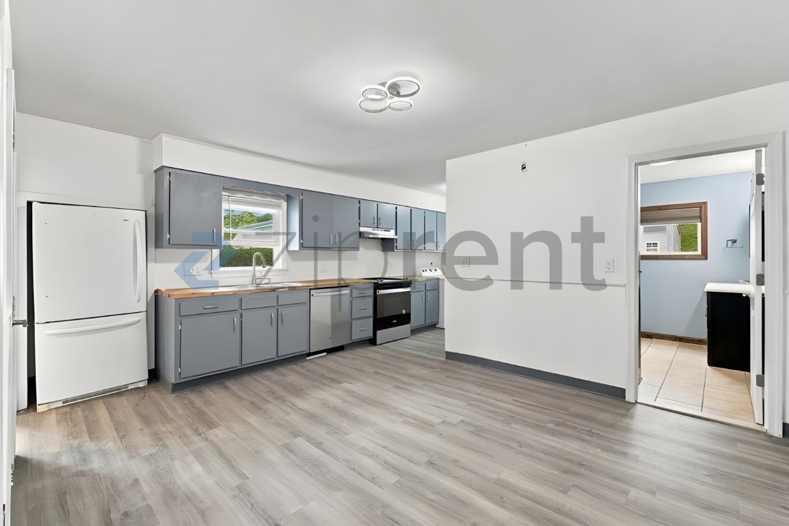 37 Moulthrop St #1stFL - Photo 7 of 30