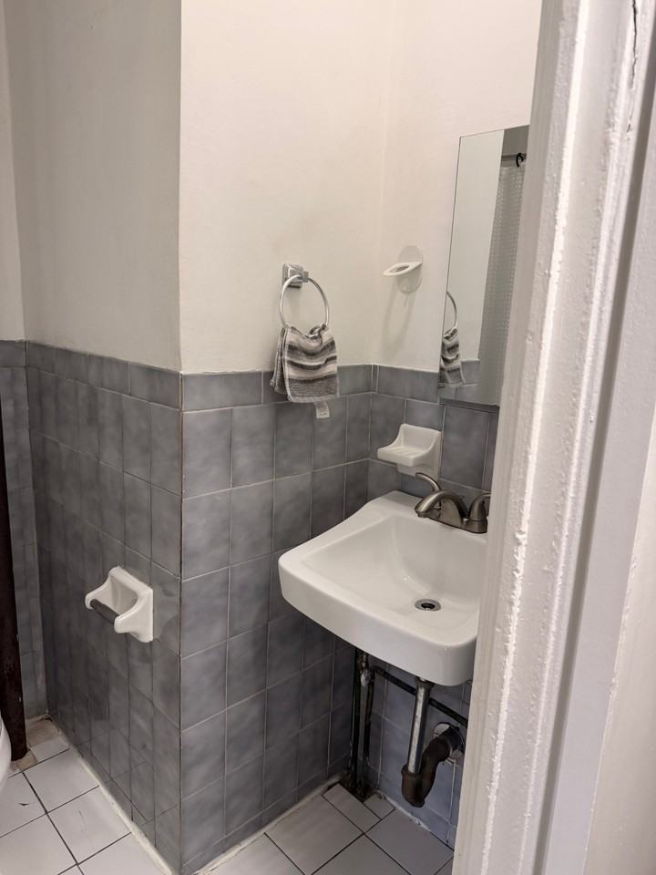 63 Woodhaven Blvd #2F - Photo 5 of 8