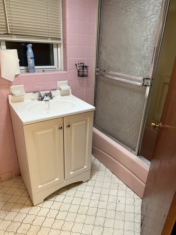 1590 Mace Ave - Photo 3 of 7