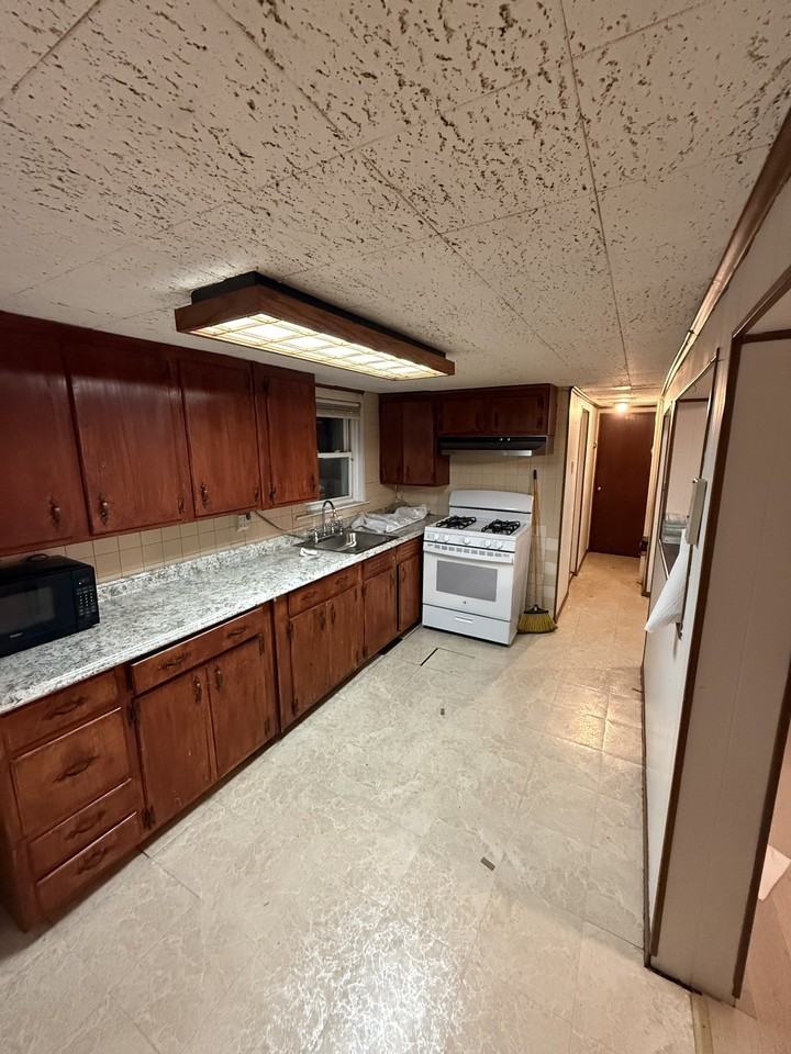 1590 Mace Ave - Photo 5 of 7