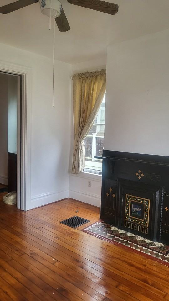 1130 Broadway Ave - Photo 2 of 10