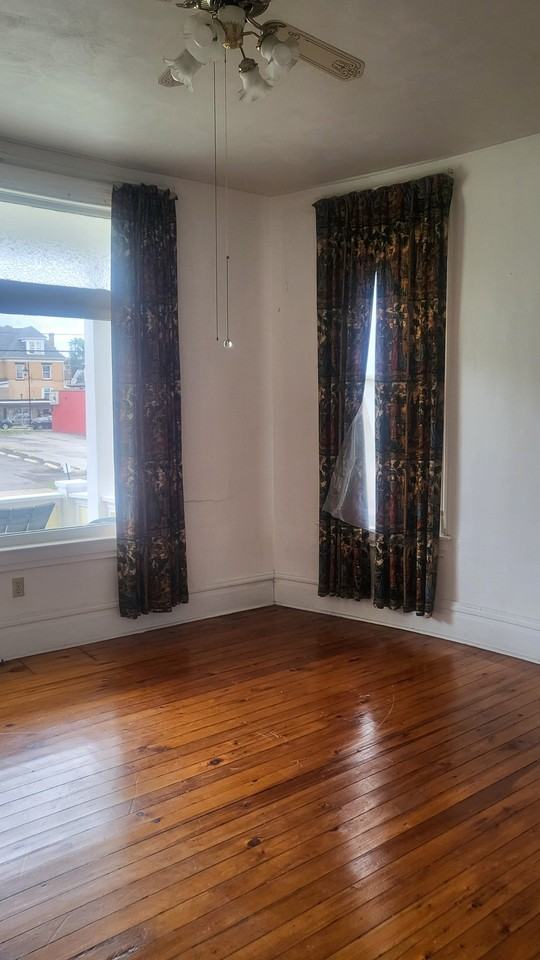 1130 Broadway Ave - Photo 4 of 10
