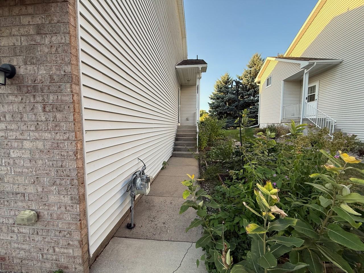 913 Countryside Rd - Photo 2 of 15