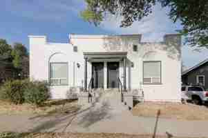 featured image of 329 N 3rd St