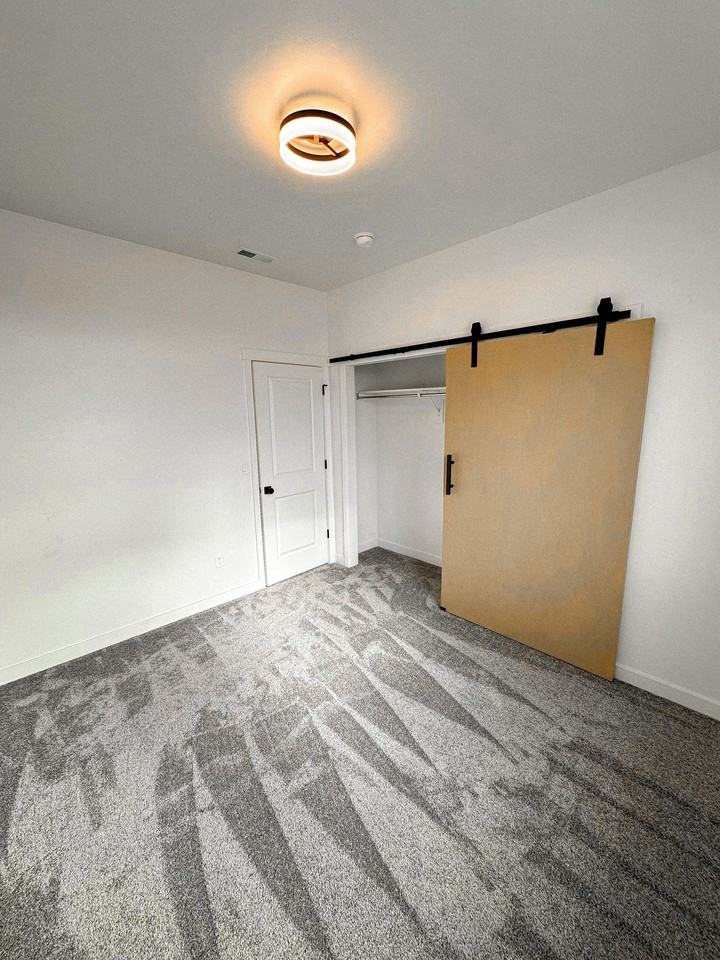 741 W Crystal Creek Rd - Photo 2 of 12