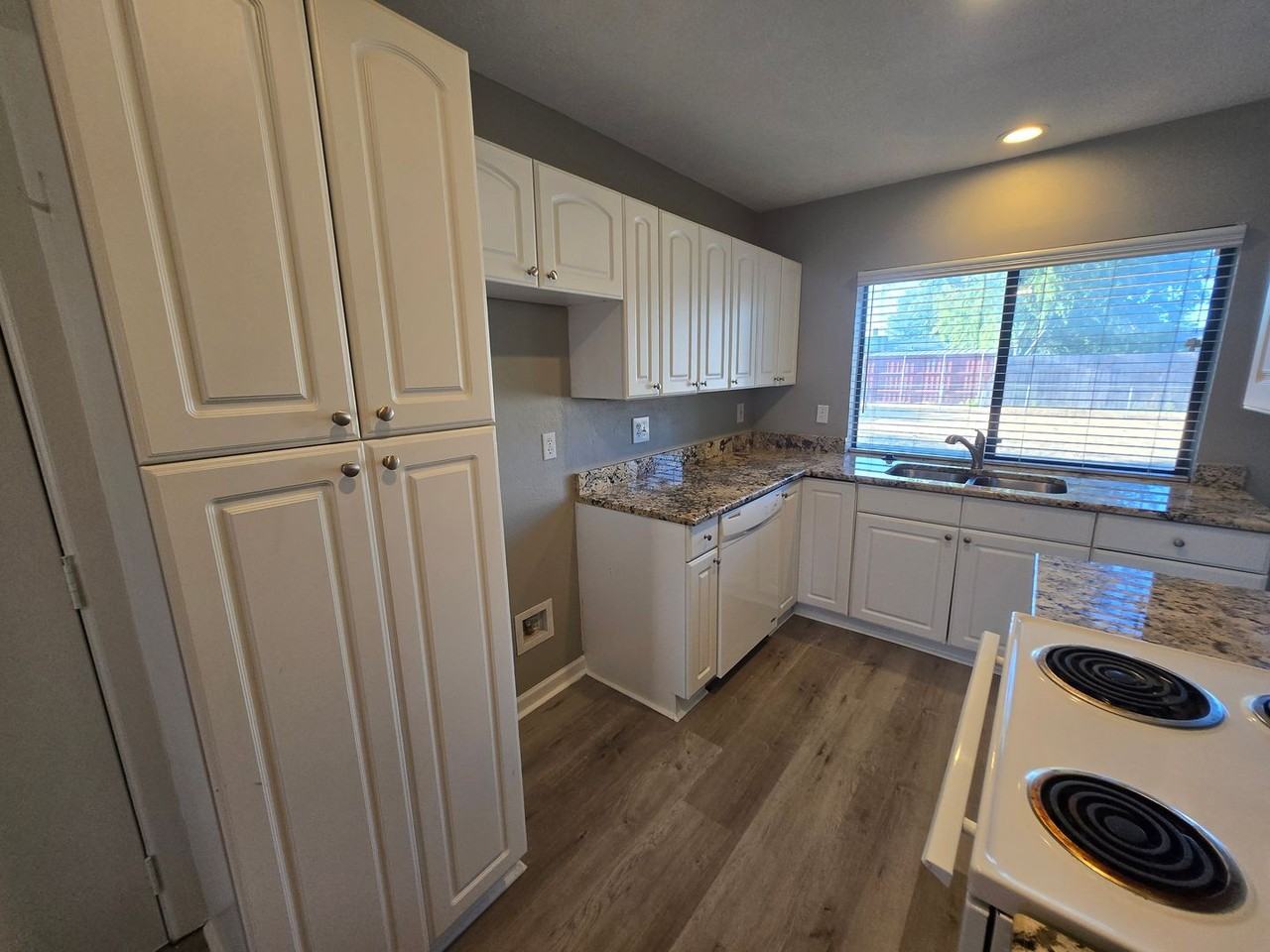 1801 Archery Ln - Photo 3 of 28