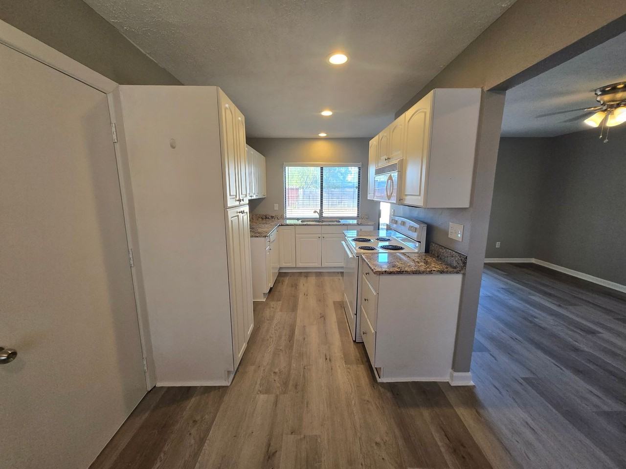 1801 Archery Ln - Photo 5 of 28