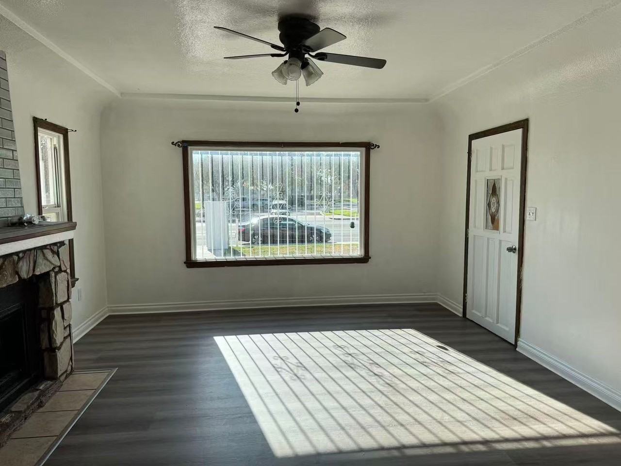 1140 S San Antonio Ave - Photo 2 of 11