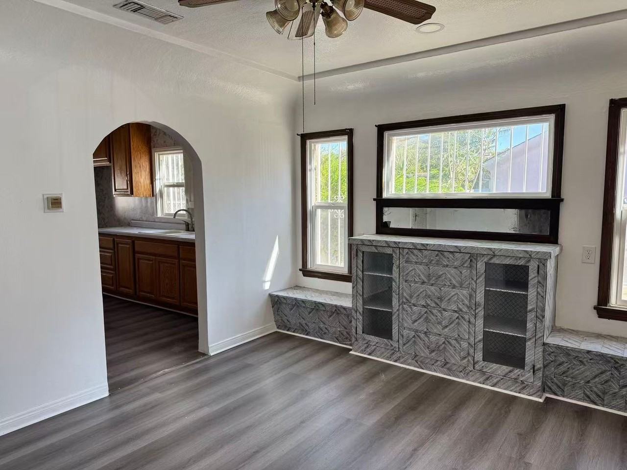 1140 S San Antonio Ave - Photo 4 of 11