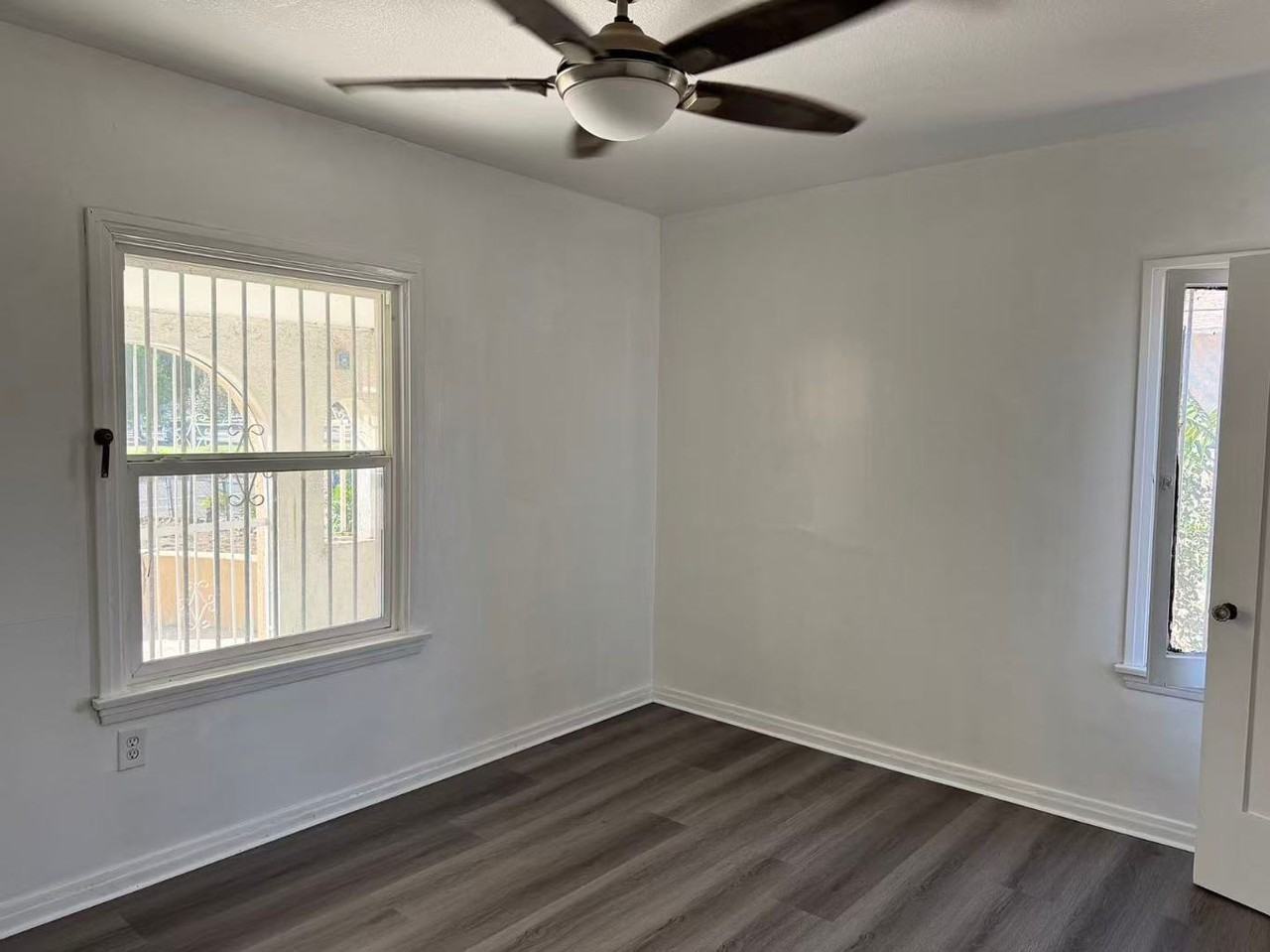1140 S San Antonio Ave - Photo 5 of 11