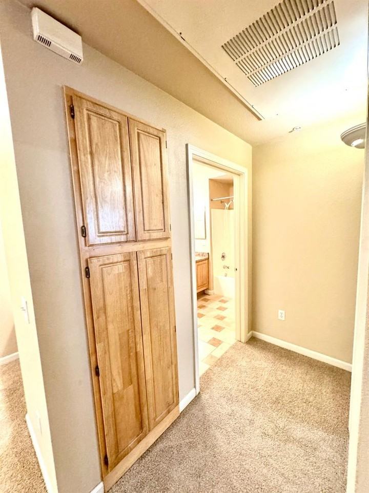 501 Gibson Dr - Photo 6 of 15