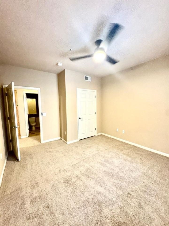 501 Gibson Dr - Photo 7 of 15