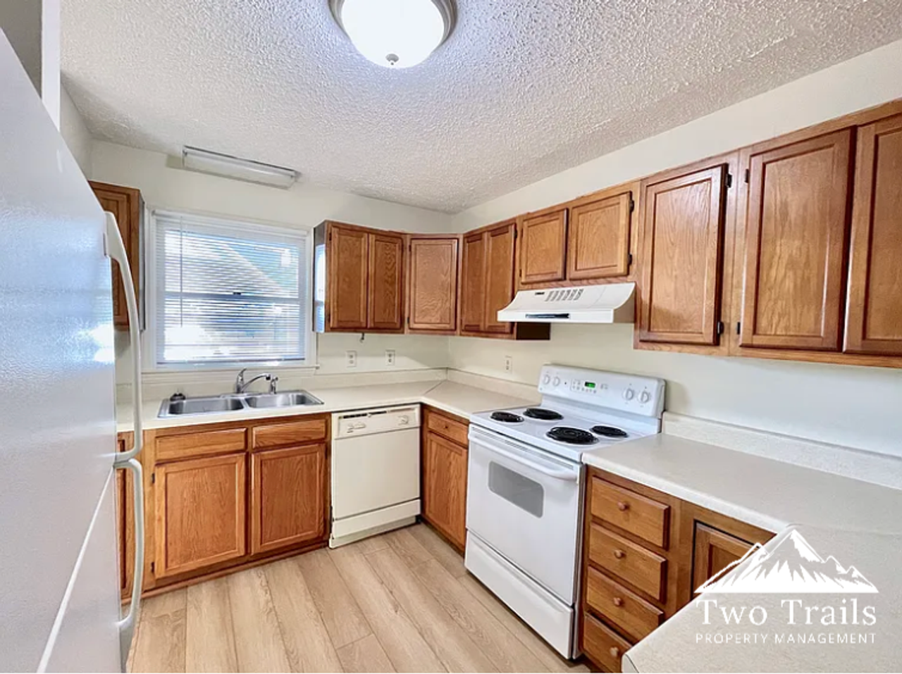 100 Meadow Park Ln Apt B - Photo 2 of 8
