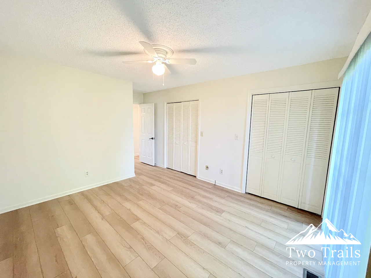 100 Meadow Park Ln Apt B - Photo 3 of 8
