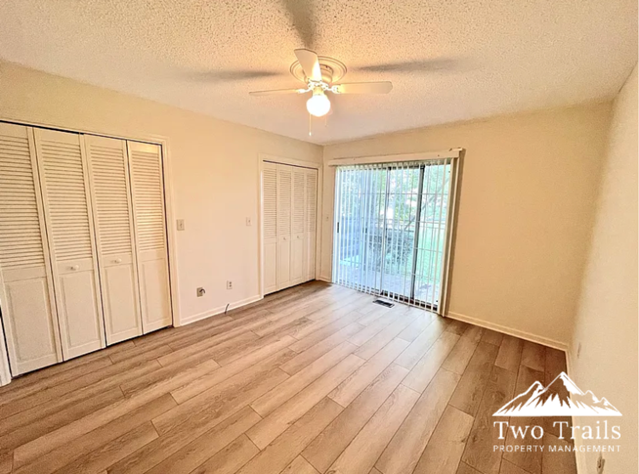 100 Meadow Park Ln Apt B - Photo 4 of 8