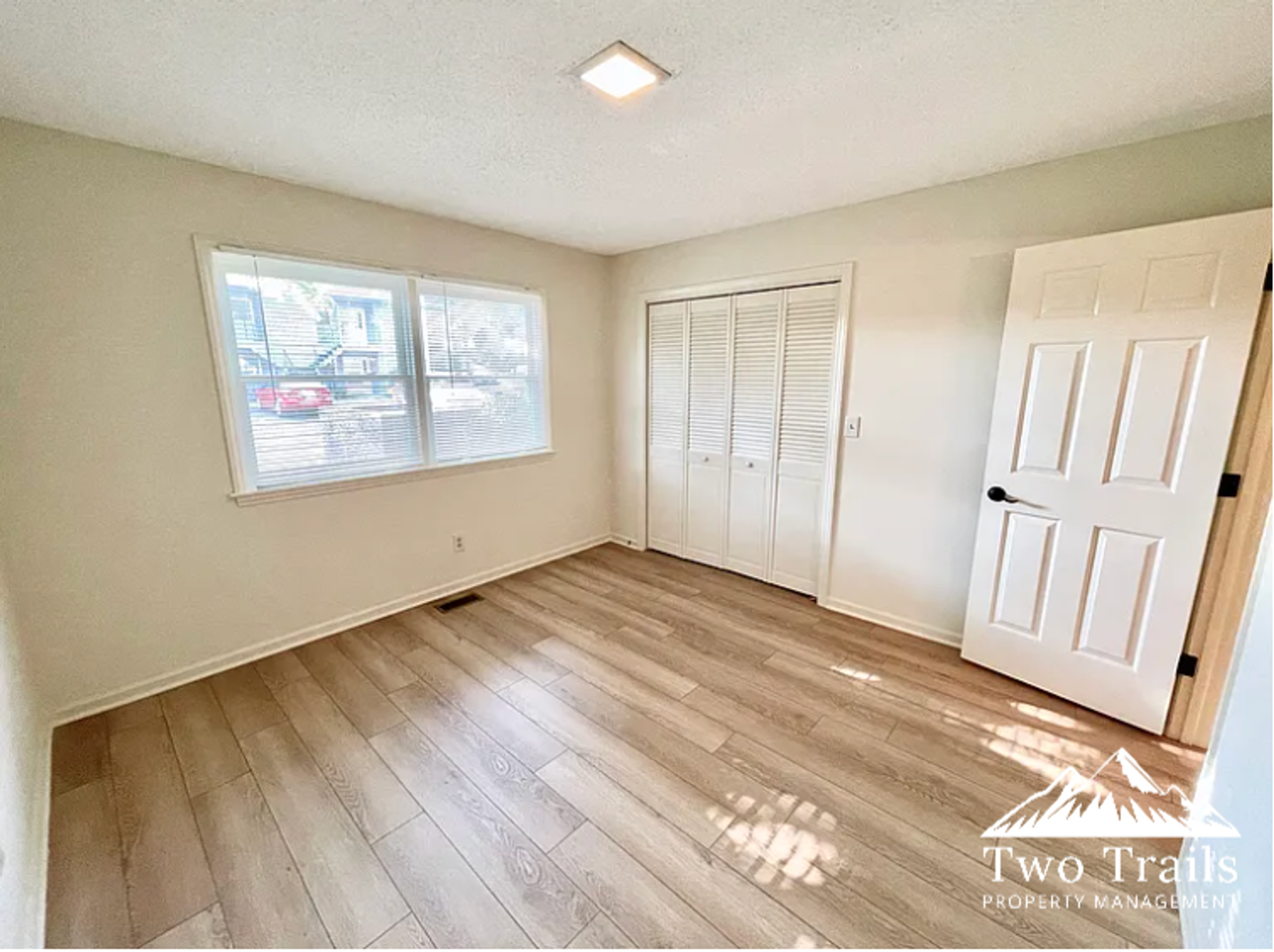 100 Meadow Park Ln Apt B - Photo 6 of 8