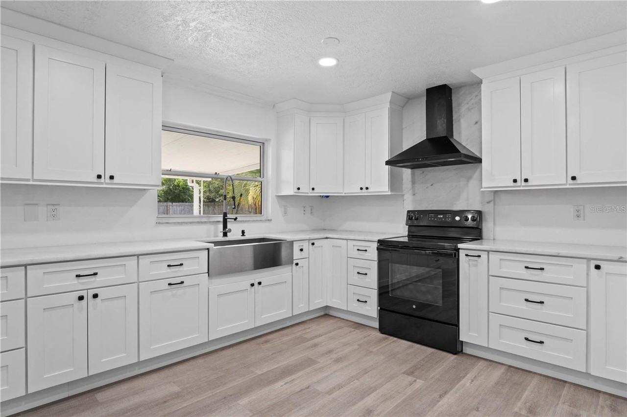 904 Carvell Dr - Photo 5 of 18