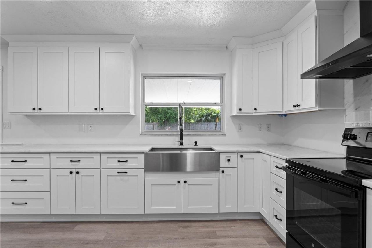 904 Carvell Dr - Photo 6 of 18