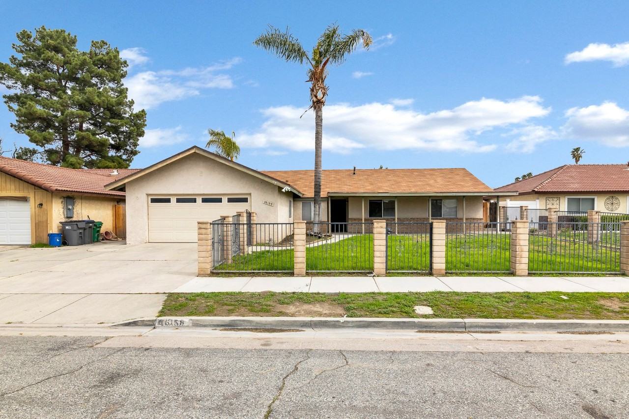 26158 Hemet St - Photo 2 of 27