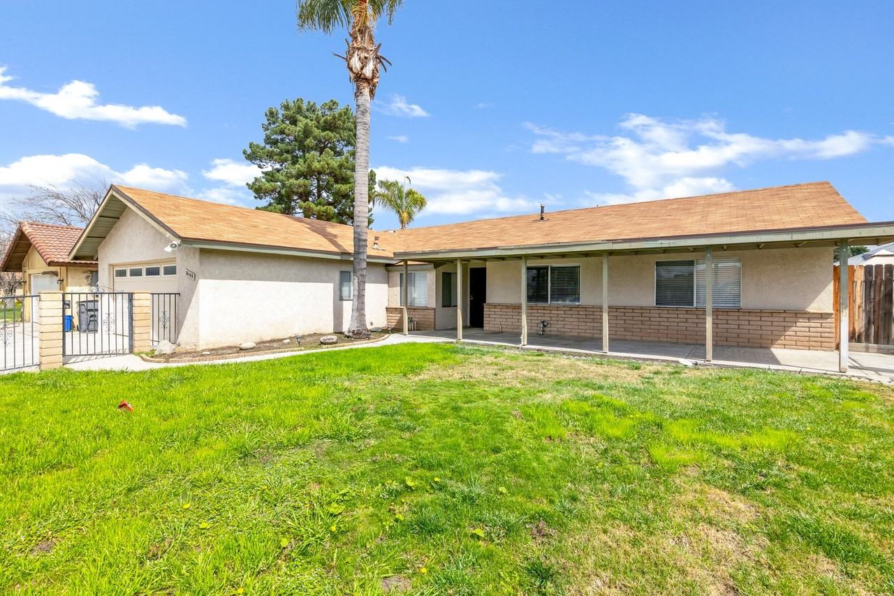 26158 Hemet St - Photo 3 of 27
