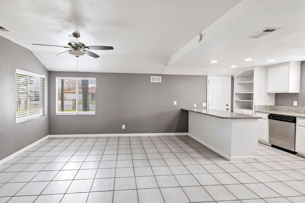 26158 Hemet St - Photo 4 of 27