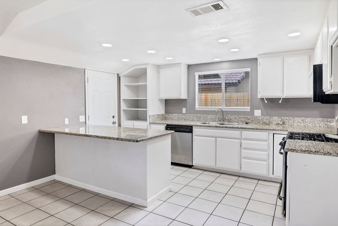 26158 Hemet St - Photo 6 of 27