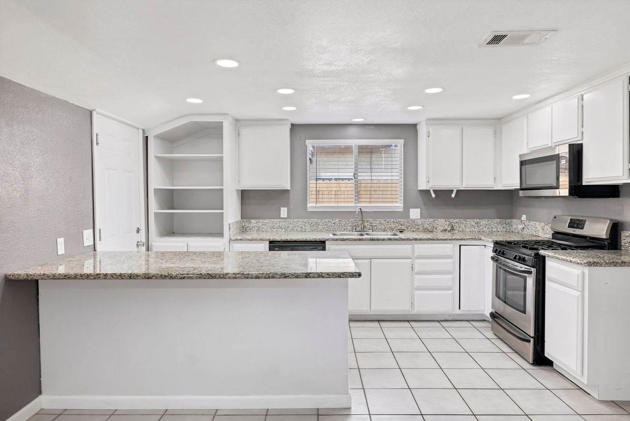 26158 Hemet St - Photo 7 of 27