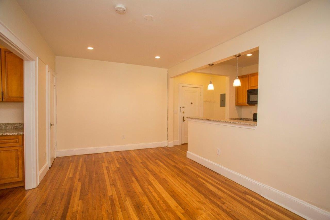 136 Highland Ave - Photo 5 of 9