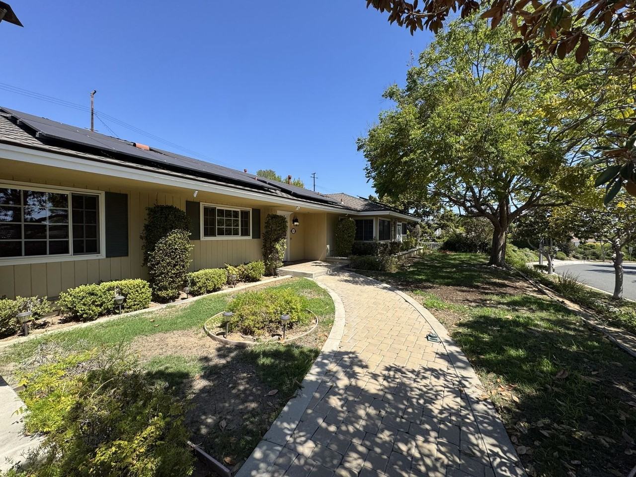 1232 Longview Dr - Photo 4 of 50