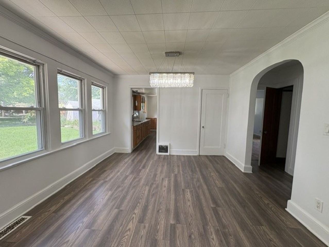 461 Allenford St - Photo 5 of 12