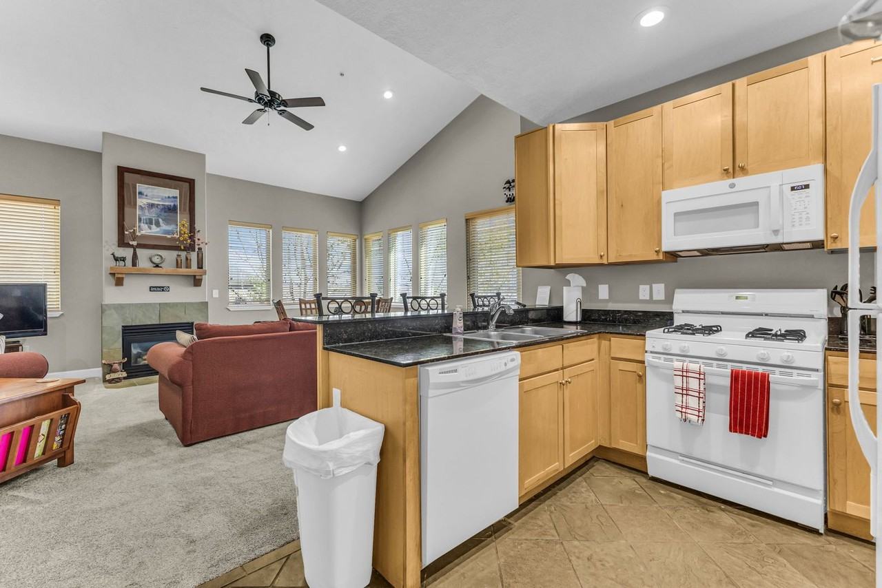 6749 N 2200 W #B302 - Photo 4 of 33