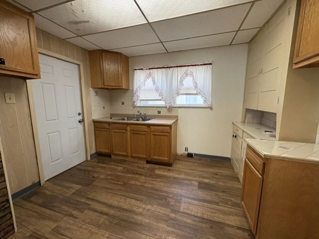 1059 Wooster Rd W - Photo 7 of 14