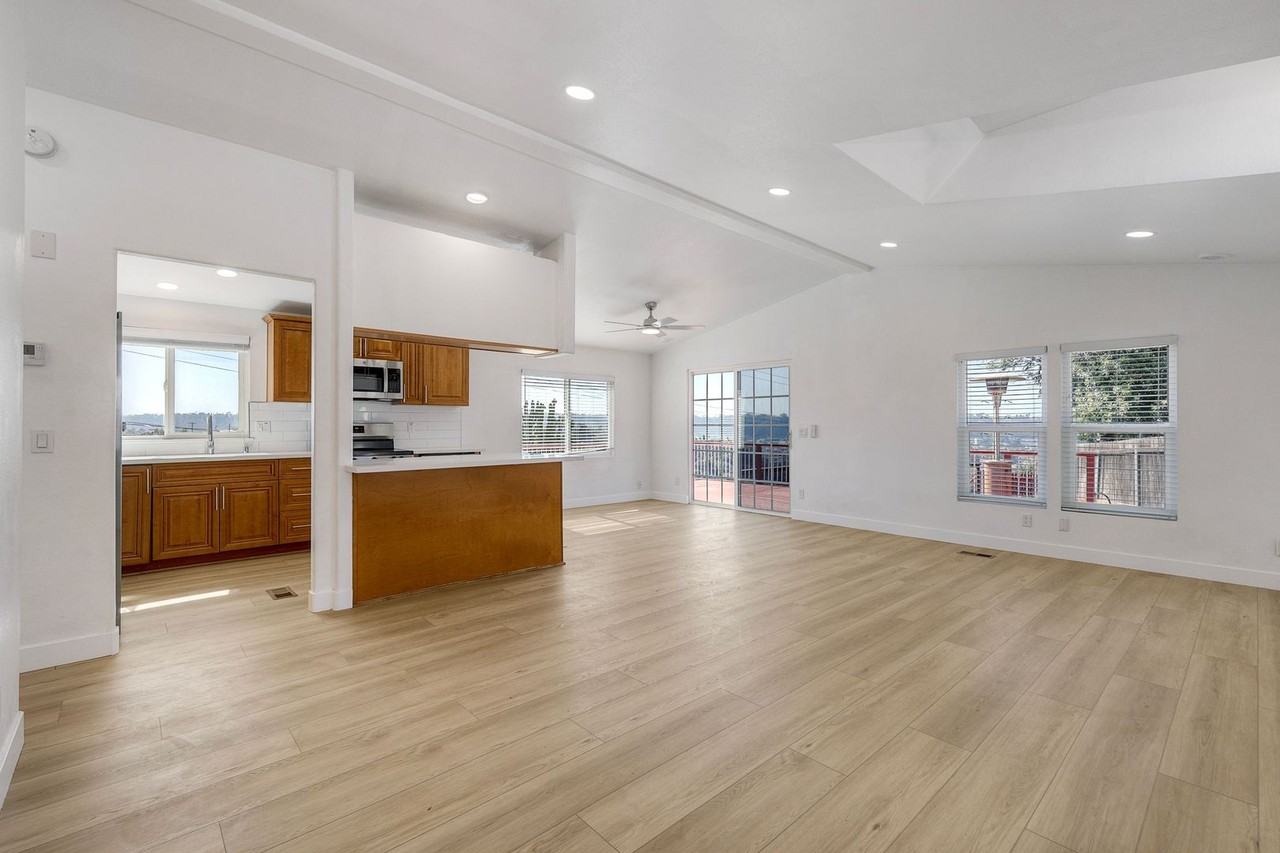 2241 Meadow Lark Dr - Photo 4 of 32