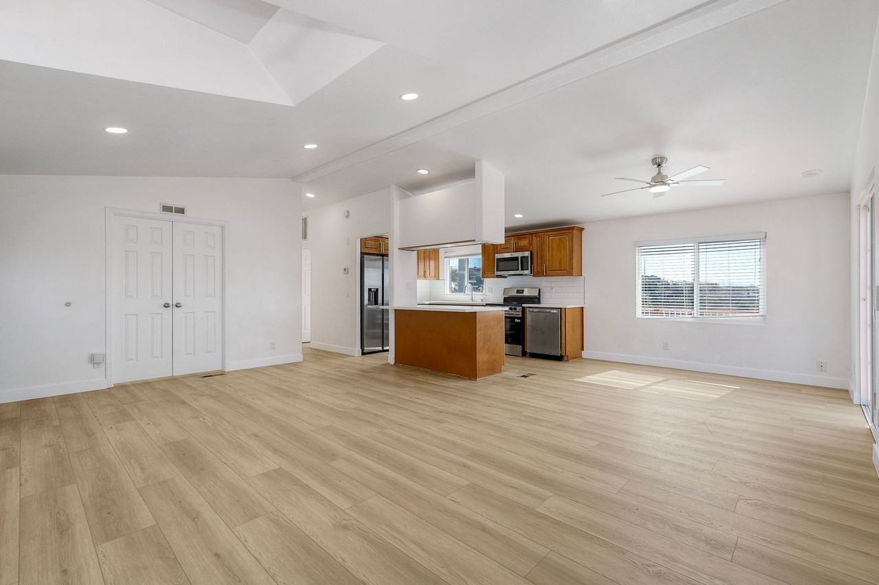 2241 Meadow Lark Dr - Photo 5 of 32