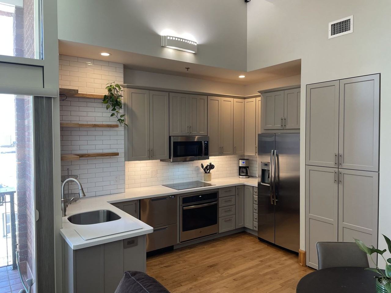 59C College St - Photo 2 of 35