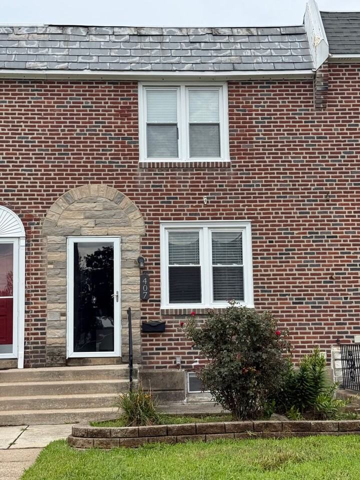 407 Pine St - Photo 2 of 21