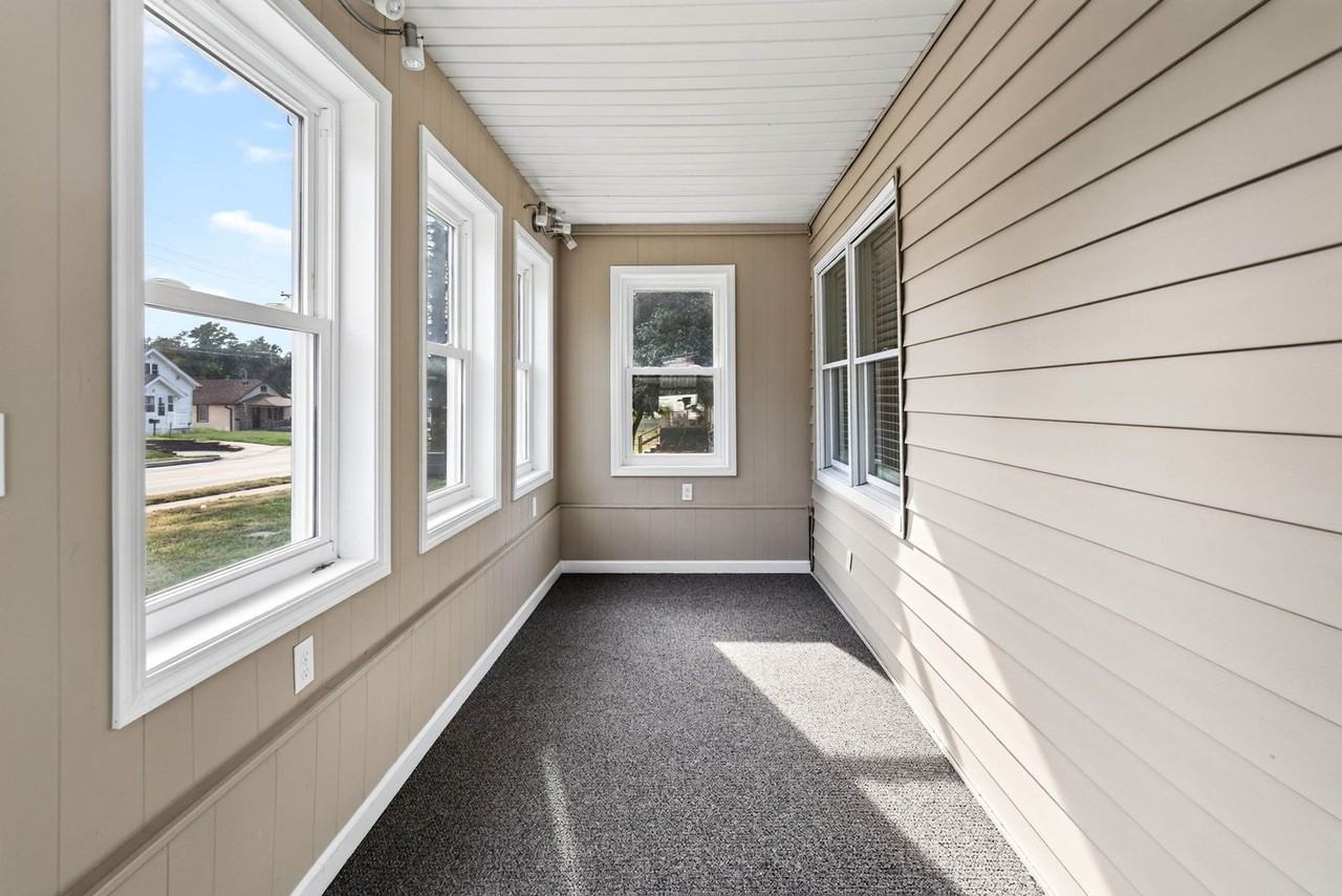 6514 Blondo St - Photo 5 of 27
